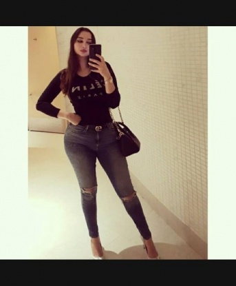 Я опытна в своем деле и знаю, как сделать тебя счастливым. У меня есть много возможностей для твоего наслаждения - от массажа, эротических игр, до ярких экспериментов. Я полна жизненной энергии и сексуальной страсти, и готова подарить тебе незабываемые моменты нашей встречи. У меня есть много положительных отзывов, которые подтверждают мою квалификацию и нежность. Ознакомься с моими фото и убедись в этом сам. Живу в самом сердце Москвы и готова встретиться с тобой в любое удобное для тебя время. 🌹💋 6085, 21 год